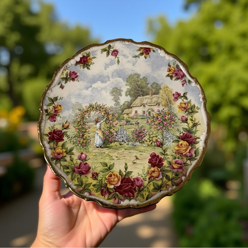 🍃 Vintage Royal Albert Plate – "A Celebration Of The Old Country Roses Garden" 🌹